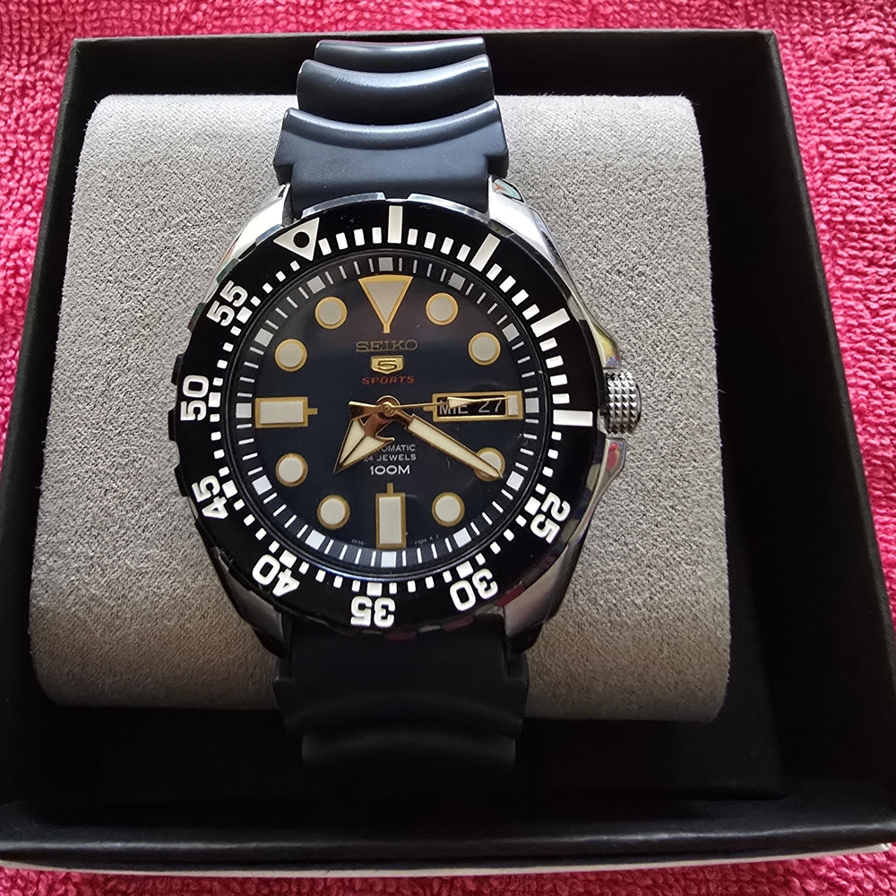 Seiko Sport Blue and Silver Wearable Watch